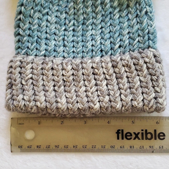 Lot of (3) Loom Knit winter Baby Hats - Picture 6 of 8